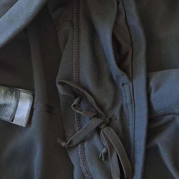 The North Face Solid Black Inner Drawstring Cropped Capri Leggings Women's szS - Picture 6 of 6